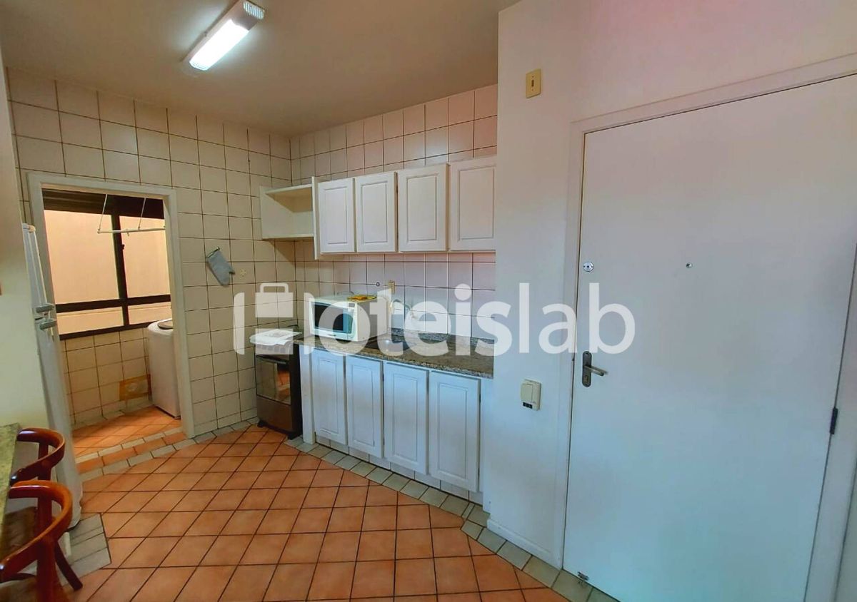 Lindo apartamento de dois quartos em aluguel anual no condomínio frente mar Merit Plaza