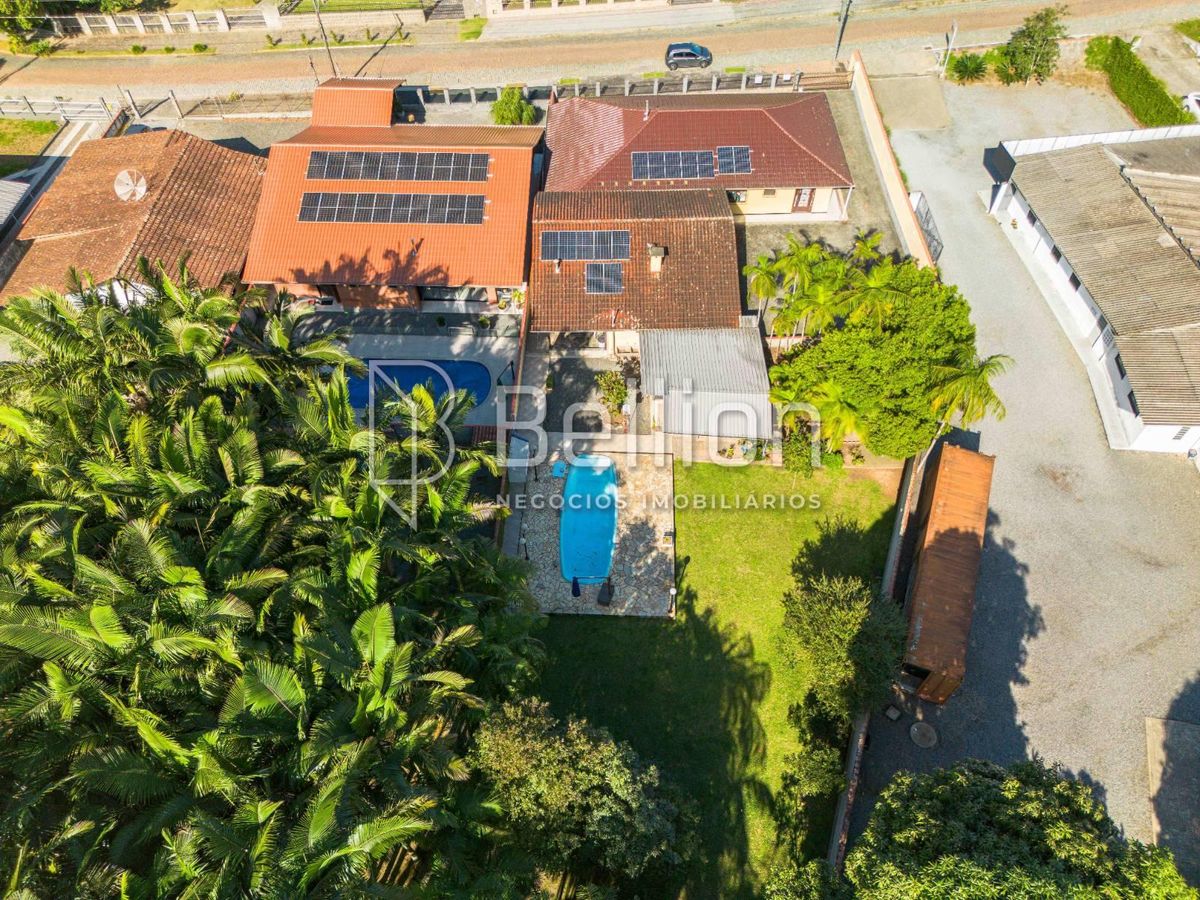 Casa com terreno amplo e lazer completo no Bairro dos Estados, em Timbó!