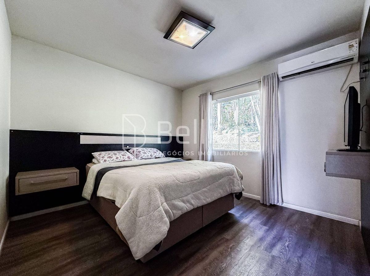 Casa com 2 lagoas, água corrente e piscina, um verdadeiro paraíso!