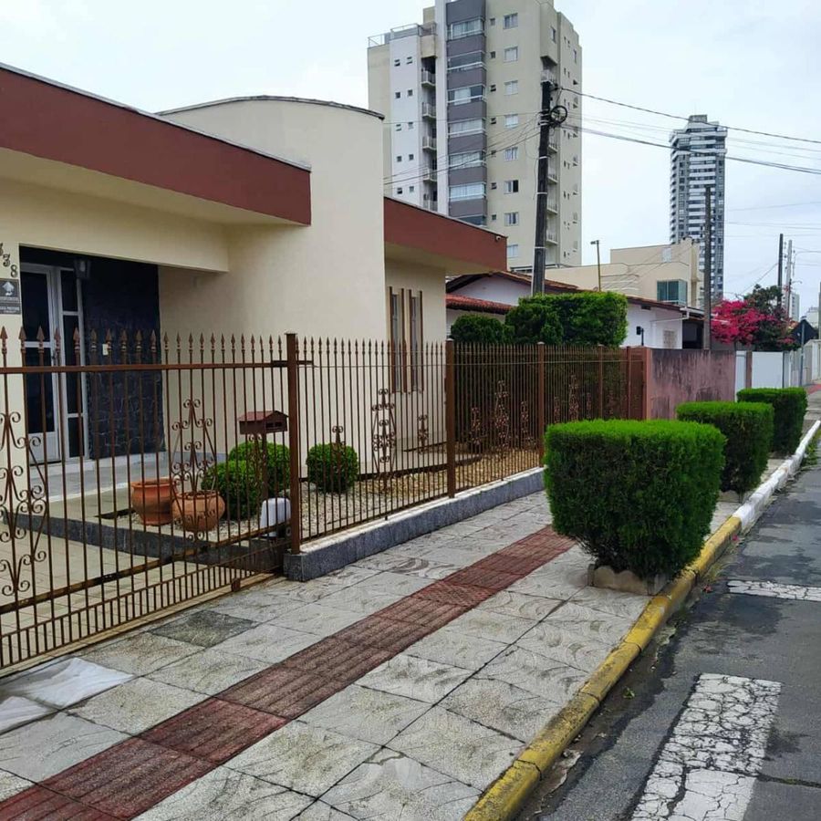 Casa para locação anual, 3 quartos, 2 vagas - São Judas - Itajaí