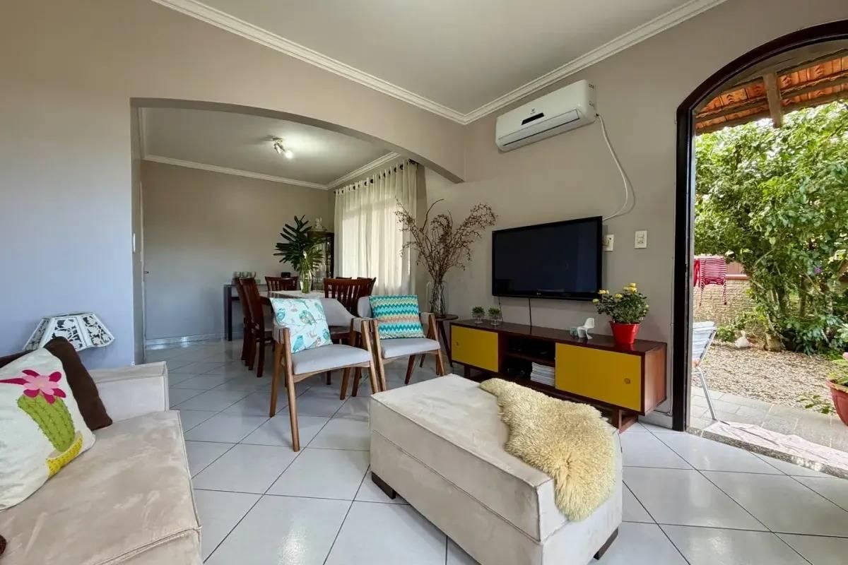 Casa com 3 quartos à Venda, São Marcos - Joinville - Casa em São Marcos, Joinville - à venda - IMOBILIARIA BORBA