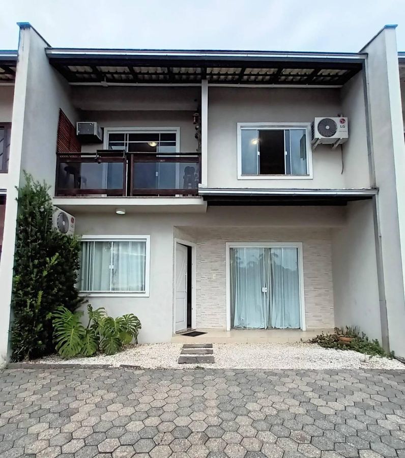 Geminado semimobiliado suíte + 2 à venda no Costa e Silva - Casa Geminada em Costa e Silva, Joinville - à venda - H7 Imóveis Ltda