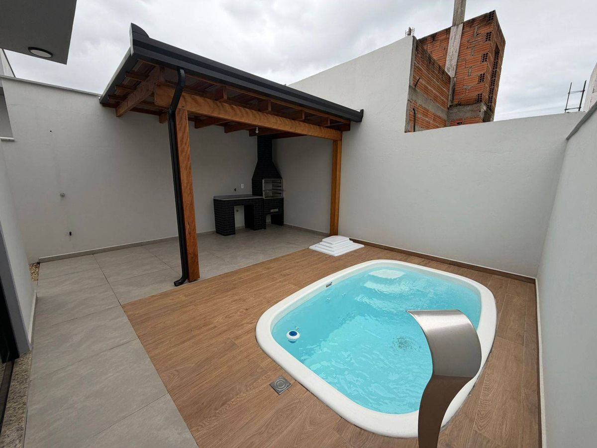 Casa à Venda com 3 quartos, no bairro Nova Barra Velha - Barra Velha Cód. 2768