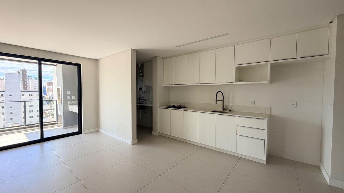 Apartamento para locação anual, semimobiliado, decorado e equipado, com 2 quartos (sendo duas suítes), 1 vaga de garagem, Residencial Maiori, Bairro Centro, Itajaí-SC - Apartamento em Centro, Itajaí - para locação - I3 CORRETORES ASSOCIADOS S/S
