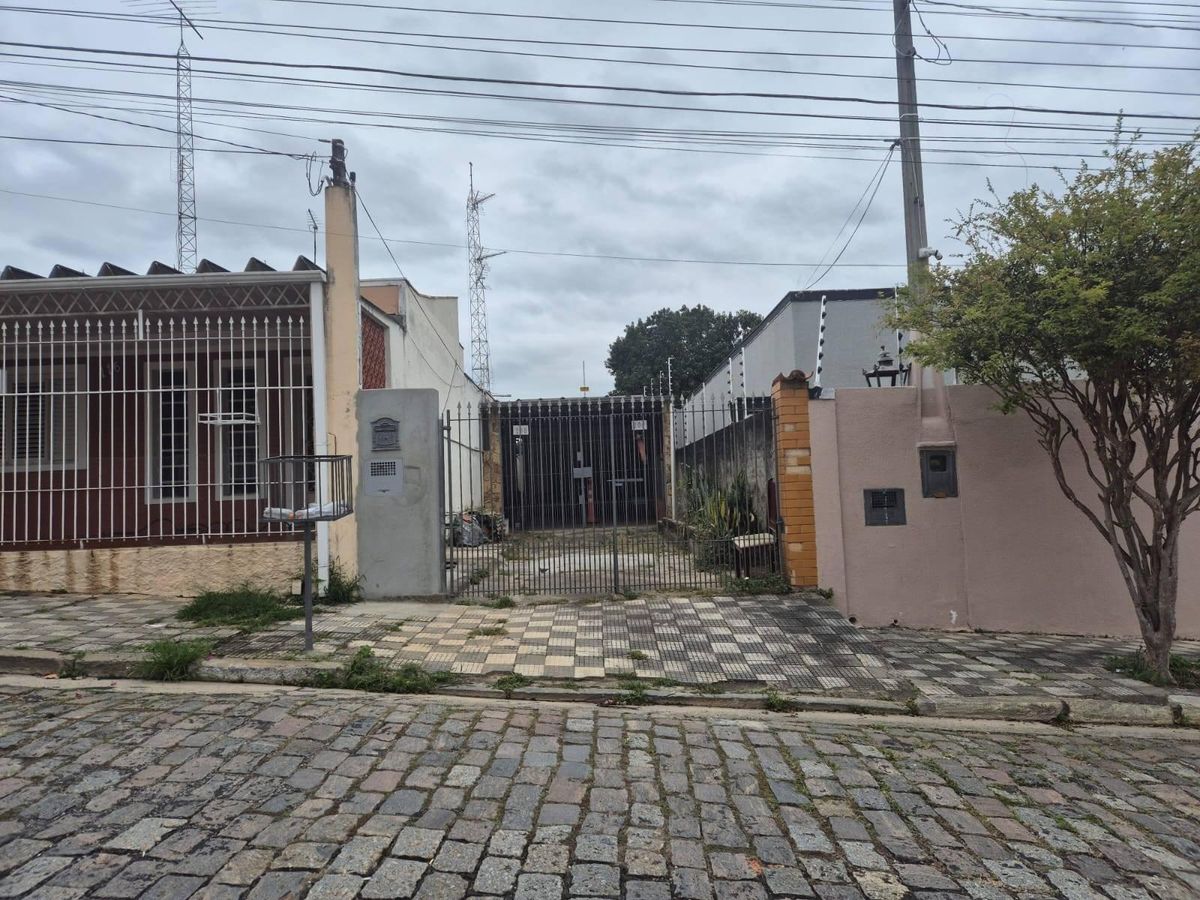 OPORTUNIDADE!!! 2 CASAS JUNTOS MAIS TERRENO A VENDA NO CENTRO JACAREI SP - Casa em Centro, Jacareí - à venda - LISURA IMÓVEIS