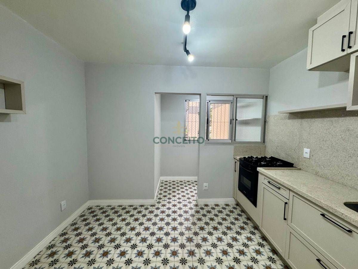 Apartamento para Locação em Coqueiros | Reformado, 2 dormitórios e a poucos passos do Parque de Coqueiros e do Centro - Apartamento em Coqueiros, Florianópolis - para locação - Conceito Imóveis