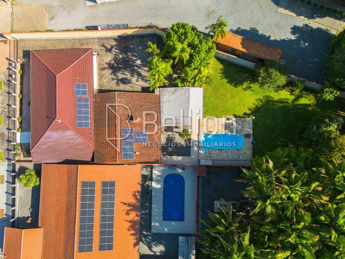 Casa com terreno amplo e lazer completo no Bairro dos Estados, em Timbó!