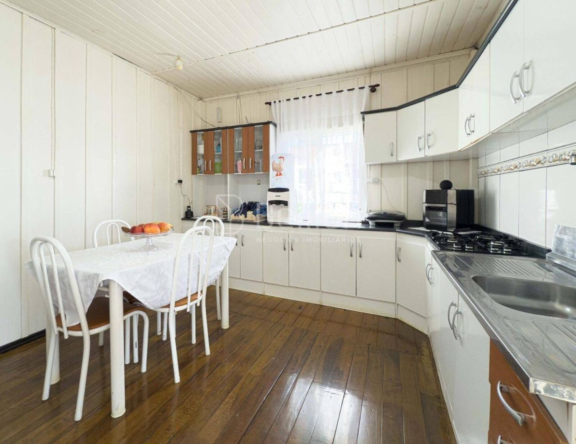 Casa à Venda com Terreno de 1.080 m² 3 Quartos, Área de Festas e 4 Vagas de Garagem