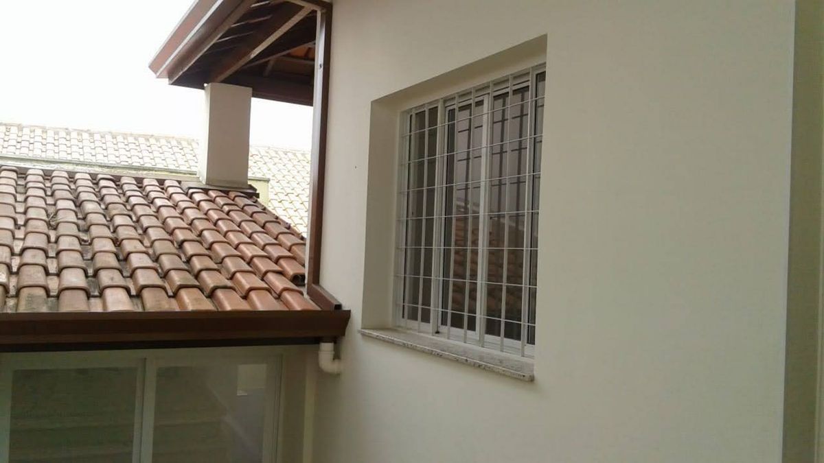 Estilo de telhado colonial.