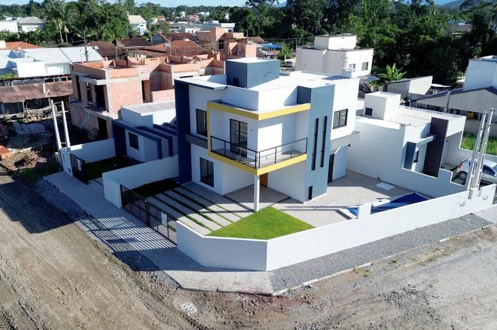 Sobrado com 3 dormitórios à venda, 129 m² por R$ 850.000,00 - Mariluz - Itapoá/SC - Sobrado em Mariluz, Itapoá - à venda - Nossa Praia Imóveis