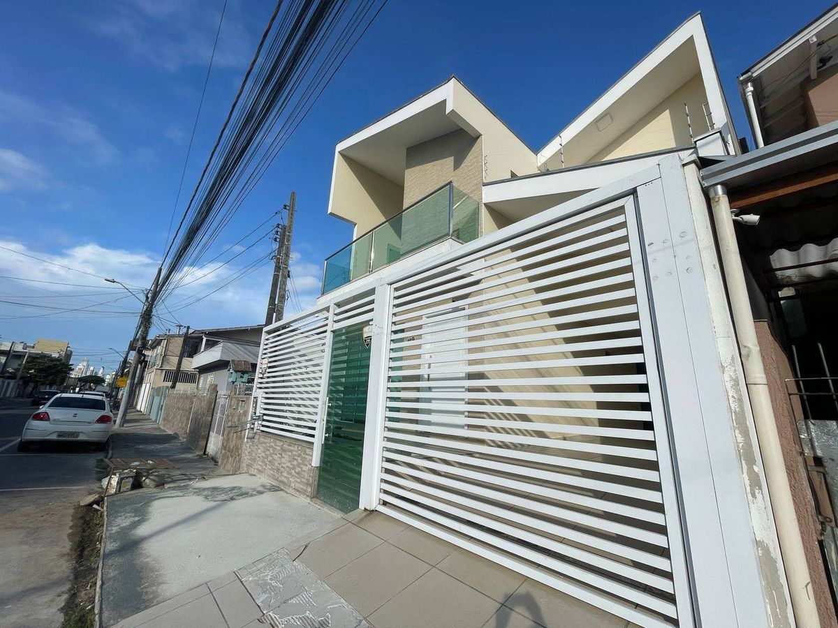 Sobrado Mobiliado com 3 Suítes no Municípios em Balneário Camboriú