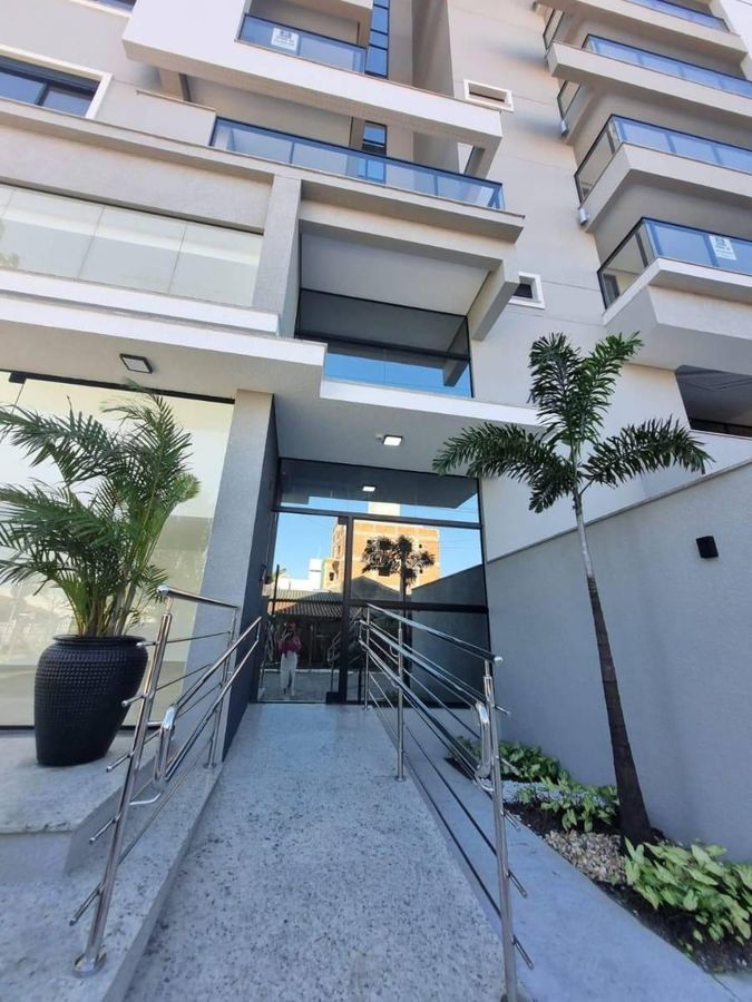 Apartamento 2 quartos no Centro de Navegantes com sacada e vista mar