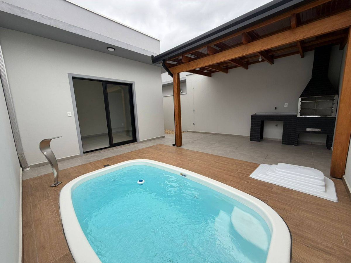 Casa à Venda com 3 quartos, no bairro Nova Barra Velha - Barra Velha Cód. 2768