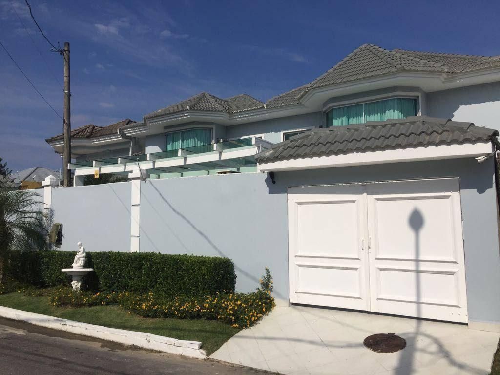 Casa de Condomínio 5 suítes 600m² no Recreio dos Bandeirantes, Rio de Janeiro. Padrão alto, desocupada.