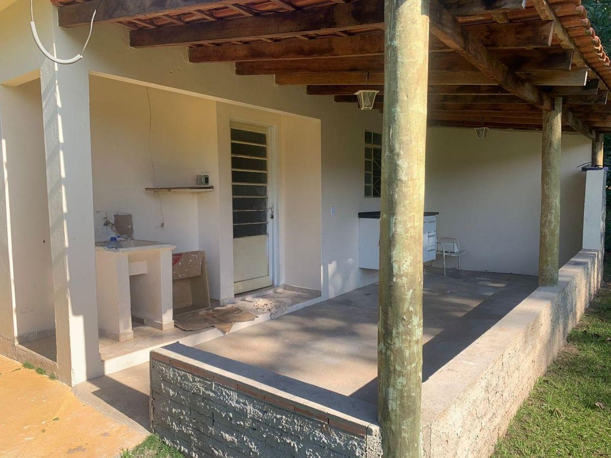 Terreno plano 1500m2, com 1 casa 70m2, com varanda, 2 dorm, sala, coz. banheiro, junto à represa., foto 5