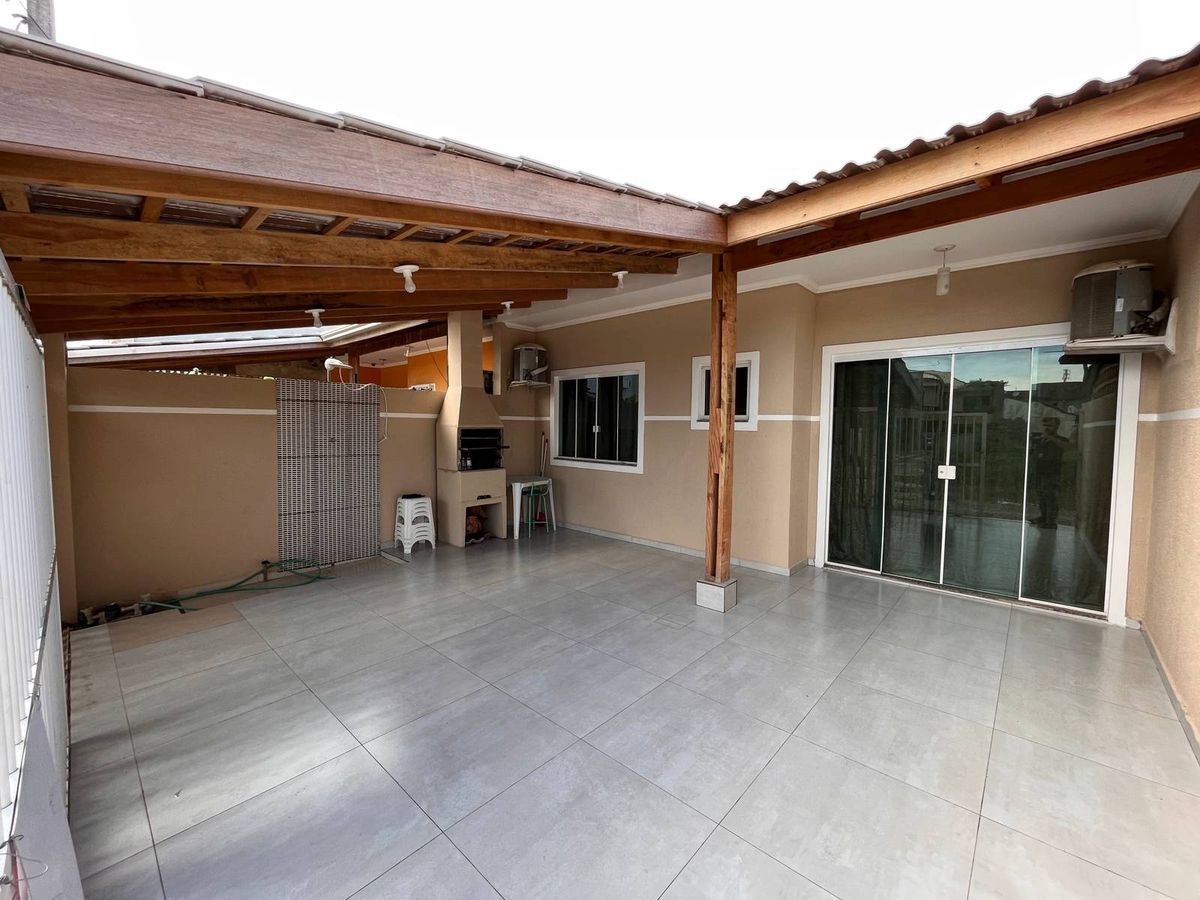 Casa Próxima a Praia - Casa Geminada em Brejatuba, Guaratuba - para temporada - Ferreira Imóveis