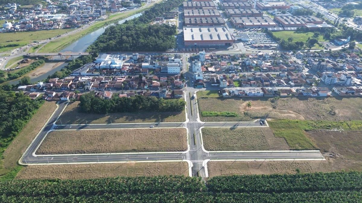 TERRENO NO LOT. SIEWERT GARTEN DE 300M²  | CENTENÁRIO