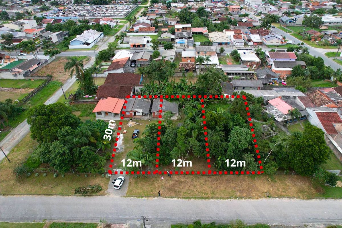 Lotes a uma Quadra do Complexo Esportivo - Lote/Terreno em Piçarras, Guaratuba - à venda - Ferreira Imóveis