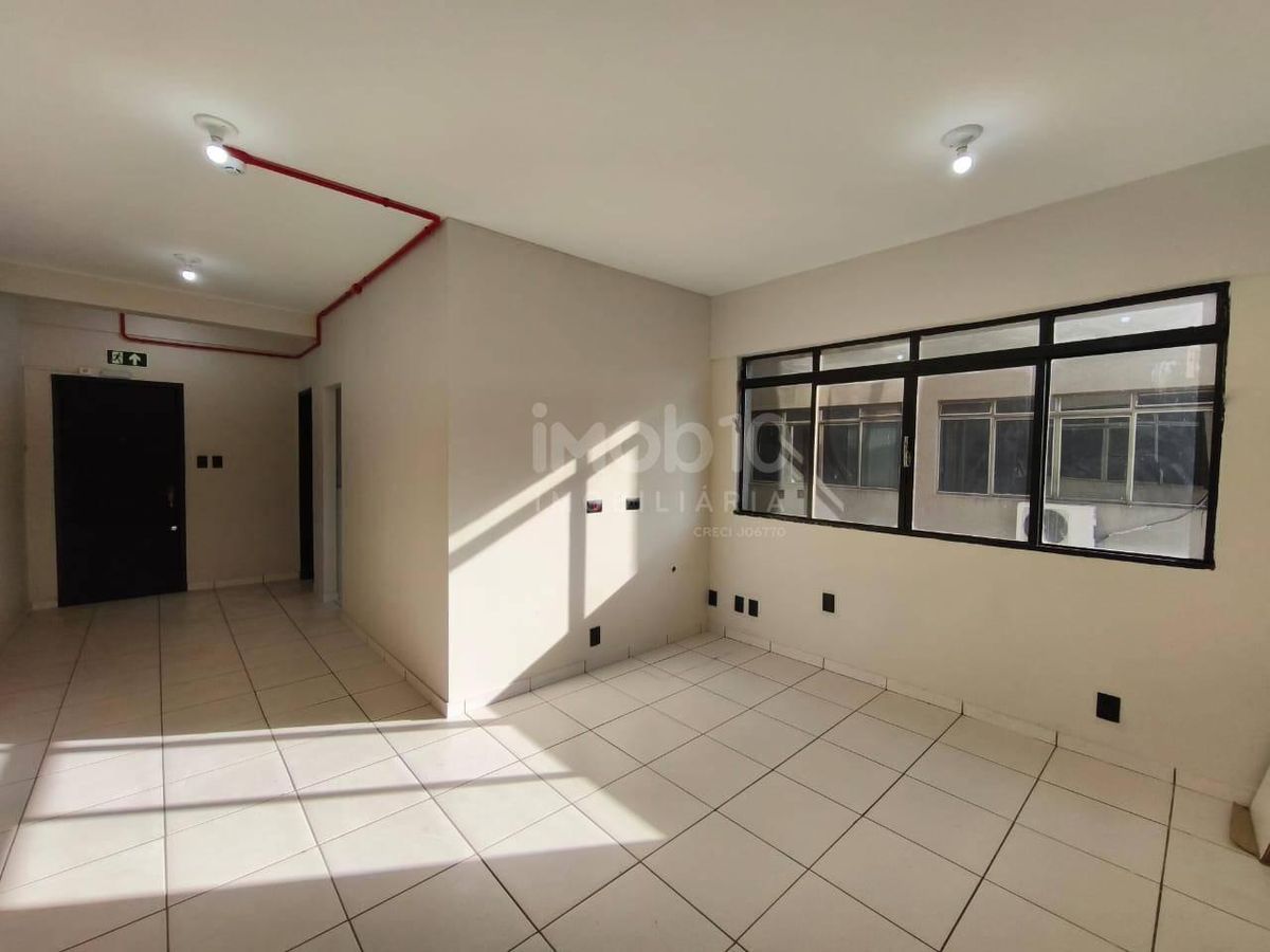 SALA COMERCIAL PARA ALUGAR NO CENTRO NO EDFÍCIO METRÓPOLE - FOZ DO IGUAÇU/PR