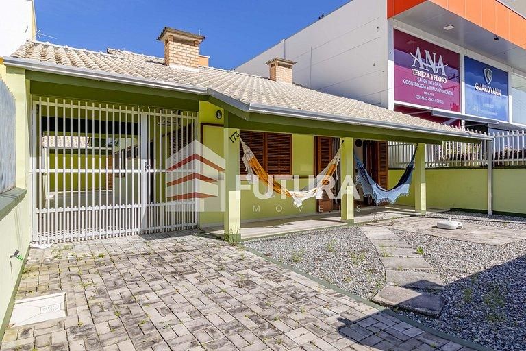 Aluguel de Temporada em Bombas, Bombinhas – Casa com 3 quartos LC008 - Casa em Bombas, Bombinhas - para temporada - PAULA CRISTINA DA SILVA MINELLA NEGOCIOS IMOBILIARIOS LTDA
