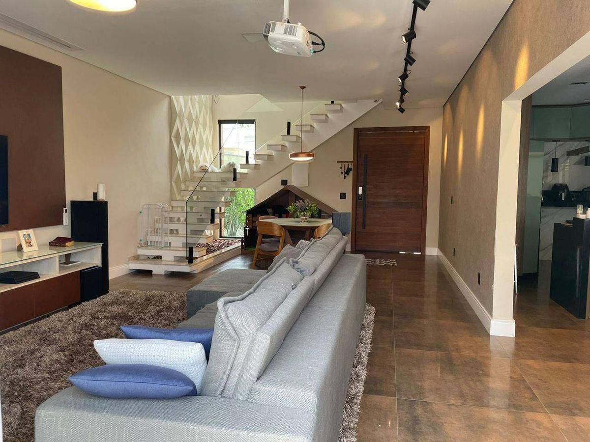 Casa com 4 quartos e 284 m² em Vila Guilhermina, Praia Grande