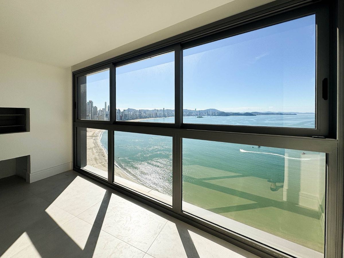 Apartamento frente mar com 04 suítes e 04 vagas à venda no Edifício Pharos em Balneário Camboriú - Apartamento em Barra Sul, Balneário Camboriú - à venda - Desc Imóveis