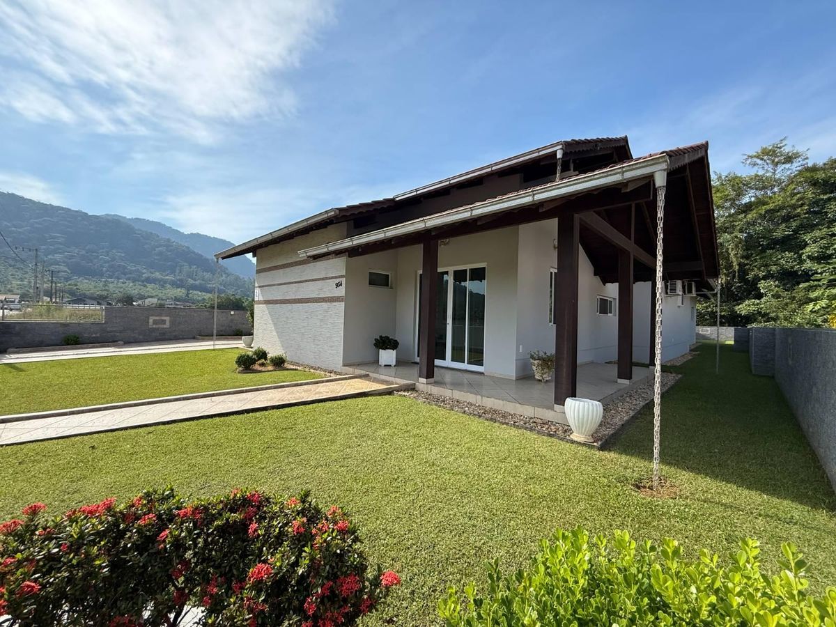 Casa térrea com piscina, quintal e pomar Schroeder - Casa em Rio Hern, Schroeder - à venda - MEGA Empreendimentos Imobiliários