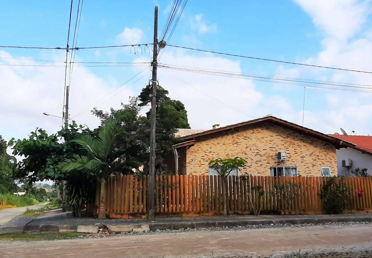 Casa semi-mobiliada a apenas 200 metros da praia à venda, 238 m² por R$ 850.000 - Princesa do Mar - Itapoá/SC - Casa em Princesa do Mar, Itapoá - à venda - Nossa Praia Imóveis