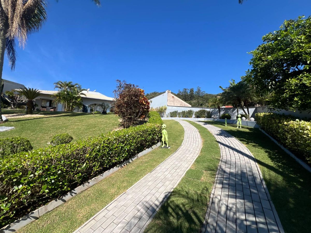 CASA AO LADO DO CENTRO COM PISCINA E 2 SUÍTES - Casa em Ilha da Figueira, Jaraguá do Sul - à venda - Brisa Sul Imóveis