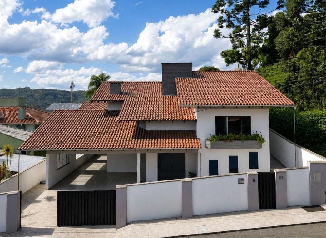 Casa de Alvenaria - Venda - 03 dormitórios - 343m2 - Semi Mobiliada - Piscina - Rua Pará - Eugênio Schneider - Rio do Sul - Casa em Eugênio Schneider, Rio do Sul - à venda - Cifra Imóveis e Empreendimentos Imobiliários