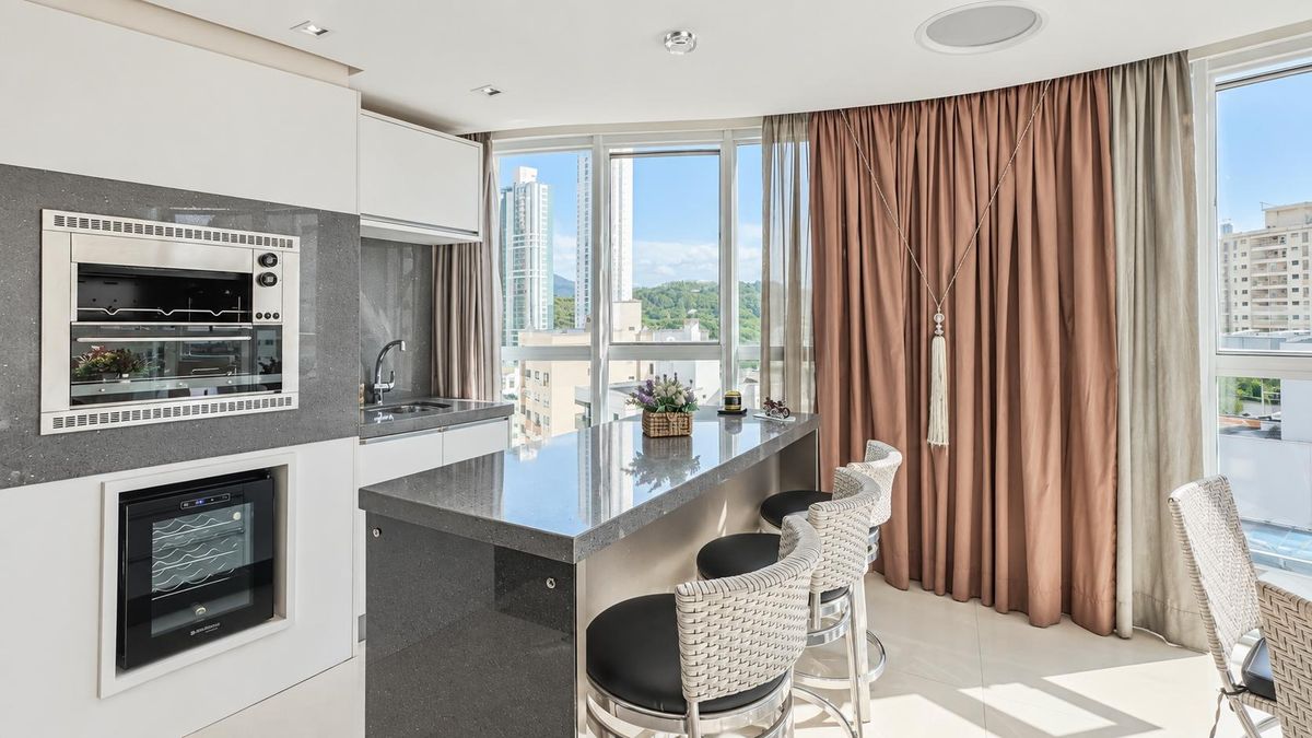 Apartamento com 3 dormitórios e 4 vagas no Le Majestic - Apartamento em Centro, Balneário Camboriú - à venda - Nobilitá Imobiliária