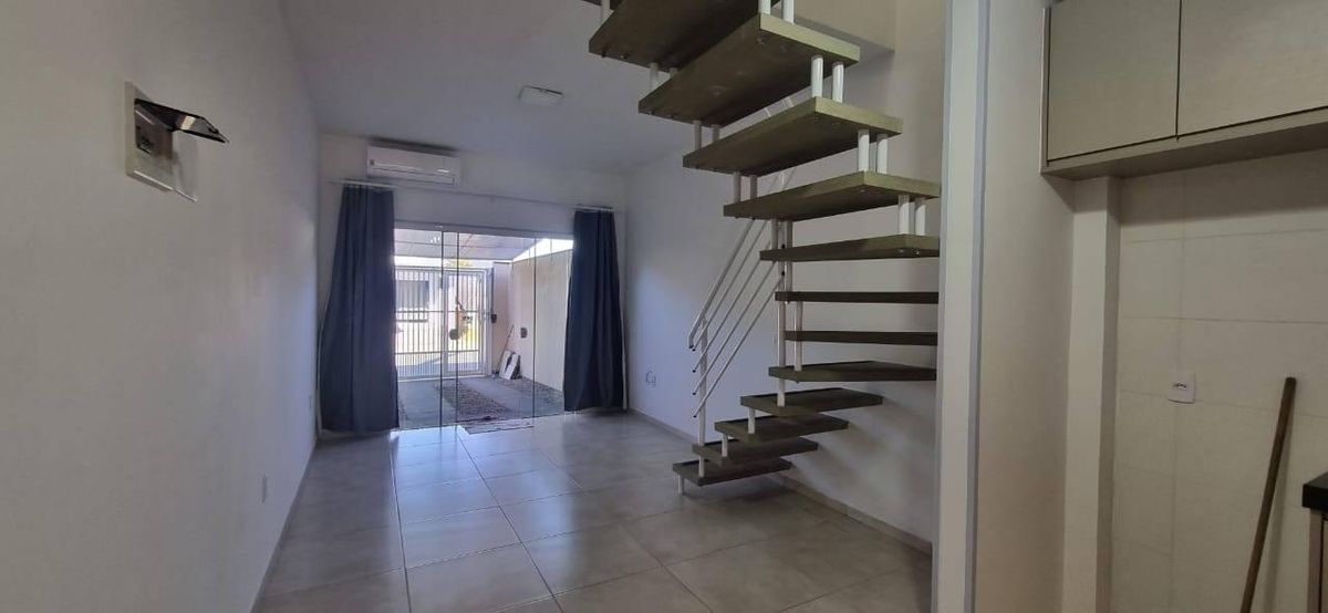 sobrado a venda - Sobrado em Rio Pequeno, Camboriú - à venda - Ilaini Imóveis