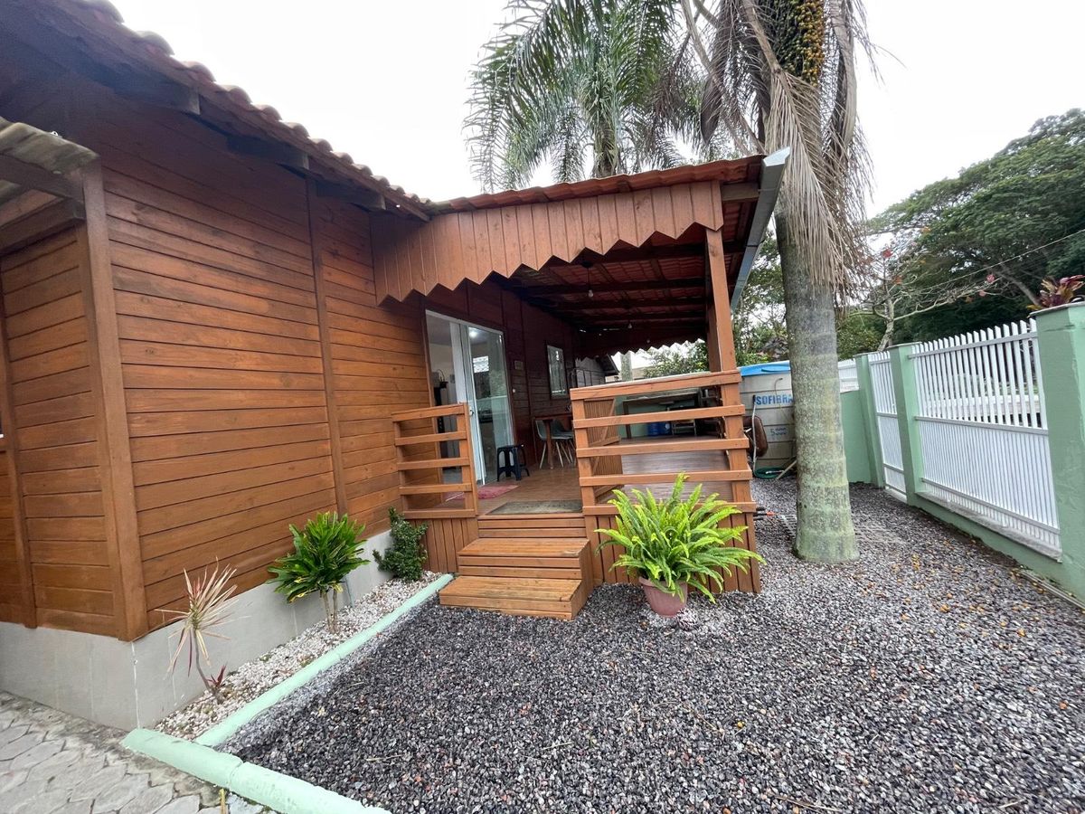 CASA ACONCHEGANTE COM PISCINA - Casa em Mariscal, Bombinhas - para temporada - Fernando Carvalho - Corretor de Imóveis