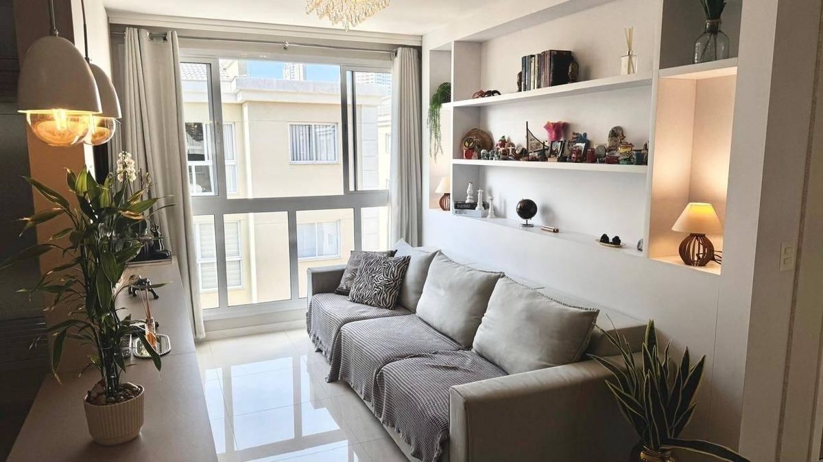 Aluguel Anual Apartamento mobiliado  com 2 dormitórios e área de lazer completa  em Balneário Camboriú.