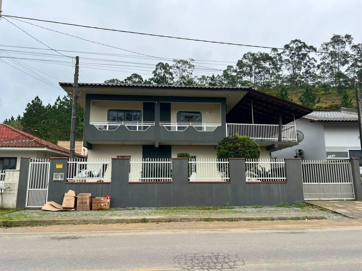 CASA COM 3 QUARTOS + 5 KITNETS - CAIXA D' ÁGUA EM GUARAMIRIM - Casa em Caixa d'Água, Guaramirim - à venda - IMOB Imóveis