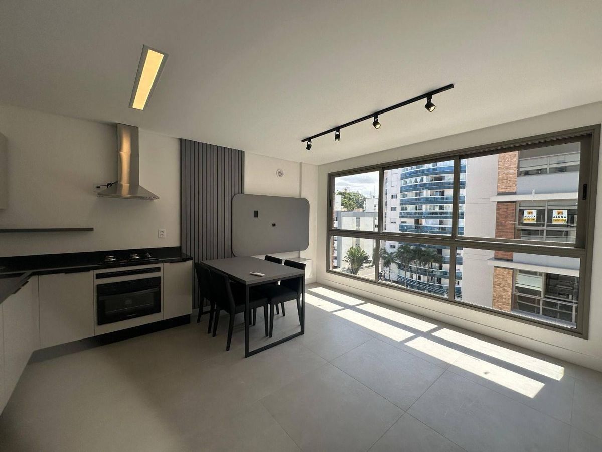 Apartamento com 1 quarto,  Semi mobiliado , no bairro Estreito - Florianópolis R$899.000