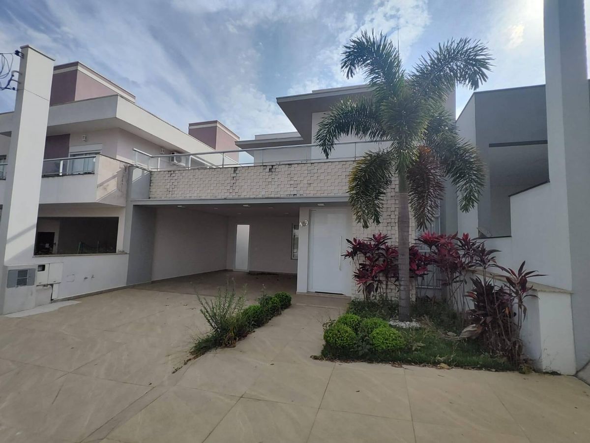 Casa de Condomínio com 3 quartos, Jardim das Flores - São João da Boa Vista