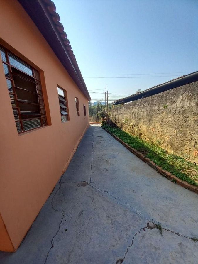 Aconchegante casa AT: 550 m2, 3 dormit, 2 banh. copa, cozinha, ar.serv. 4 vagas cob. quintal grande com pomar, orquidário e casa de fundo., foto 3