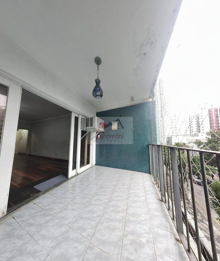 Apartamento com 2 dormitórios à venda na quadra da praia da  Pompéia - Santos/SP