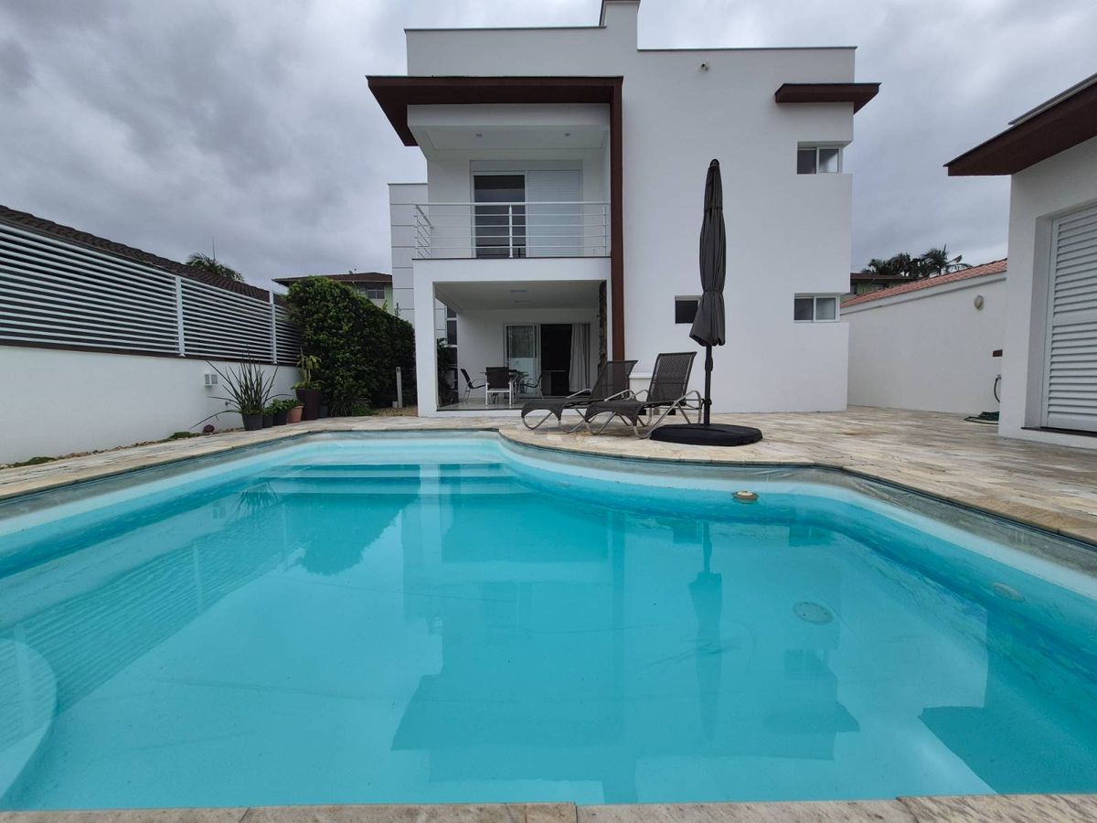 Sobrado no Saguaçu - Sobrado em Saguaçu, Joinville - à venda - CHALUZIM IMÓVEIS LTDA
