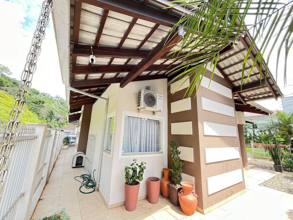 Casa 3 dormitórios à venda no centro de Gaspar - Casa em Centro, Gaspar - à venda - Manacá Negócios Imobiliários