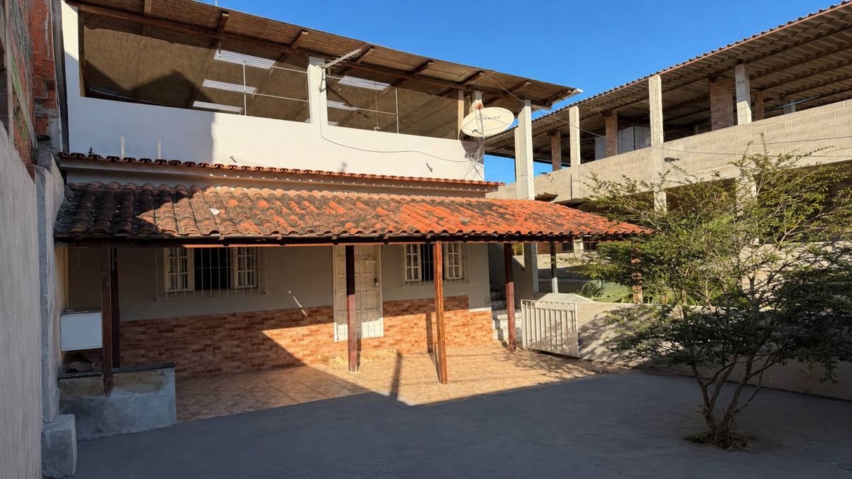 Casa com 2 Quartos, Suíte, Terraço e Garagem para 3 Carros