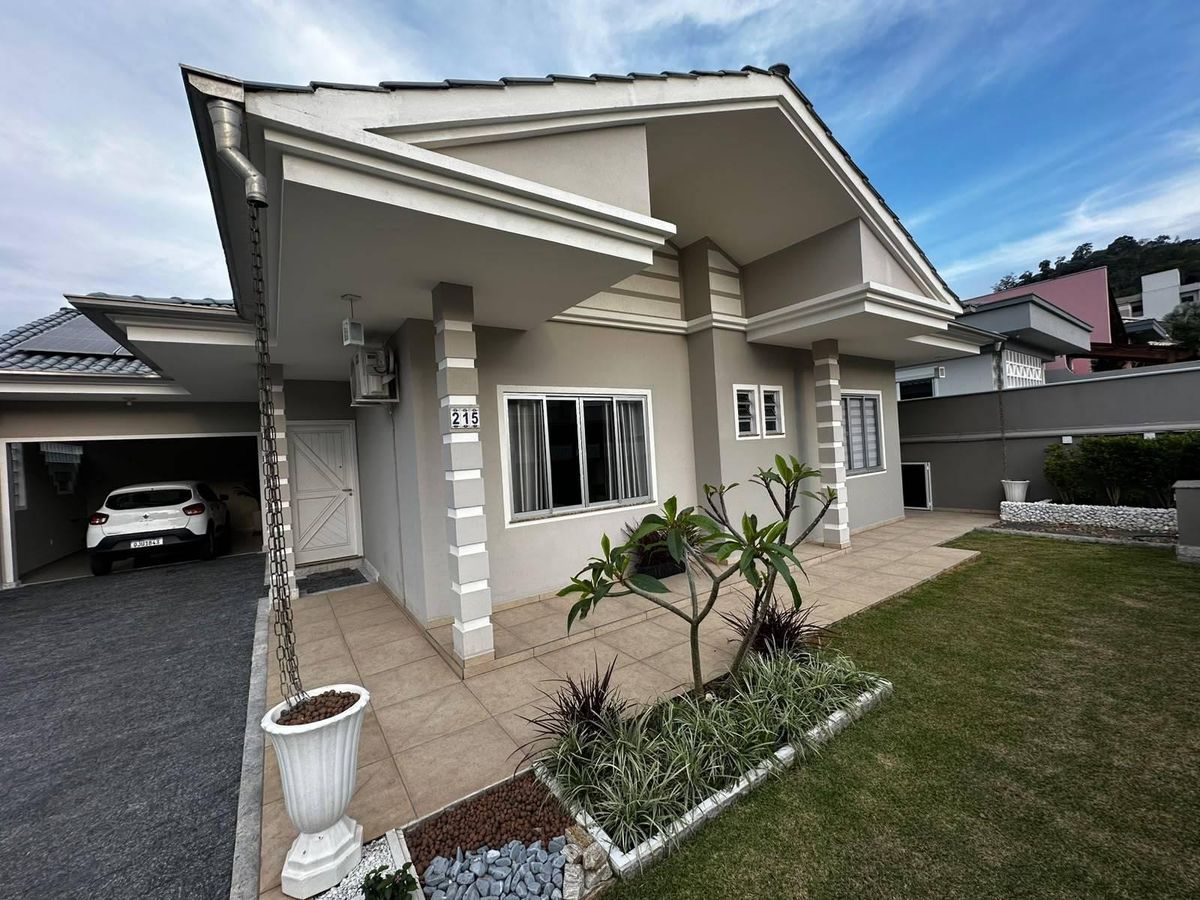 Casa de Alvenaria - Venda - 03 dormitórios - 207m2 - Semi Mobiliada - Piscina - Fundo Canoas - Rio do Sul - Casa em Fundo Canoas, Rio do Sul - à venda - Cifra Imóveis e Empreendimentos Imobiliários