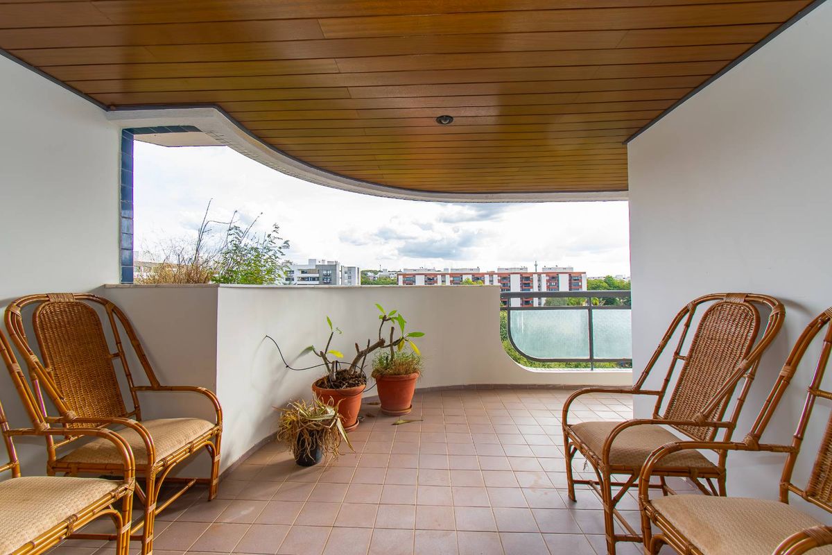 APARTAMENTO COBERTURA DUPLEX SQN 215 ASA NORTE 3 QUARTOS 2 VAGAS SOLTAS VARANDAS VISTA - Cobertura em Asa Norte, Brasília - à venda - Bloco imobiliária LTDA