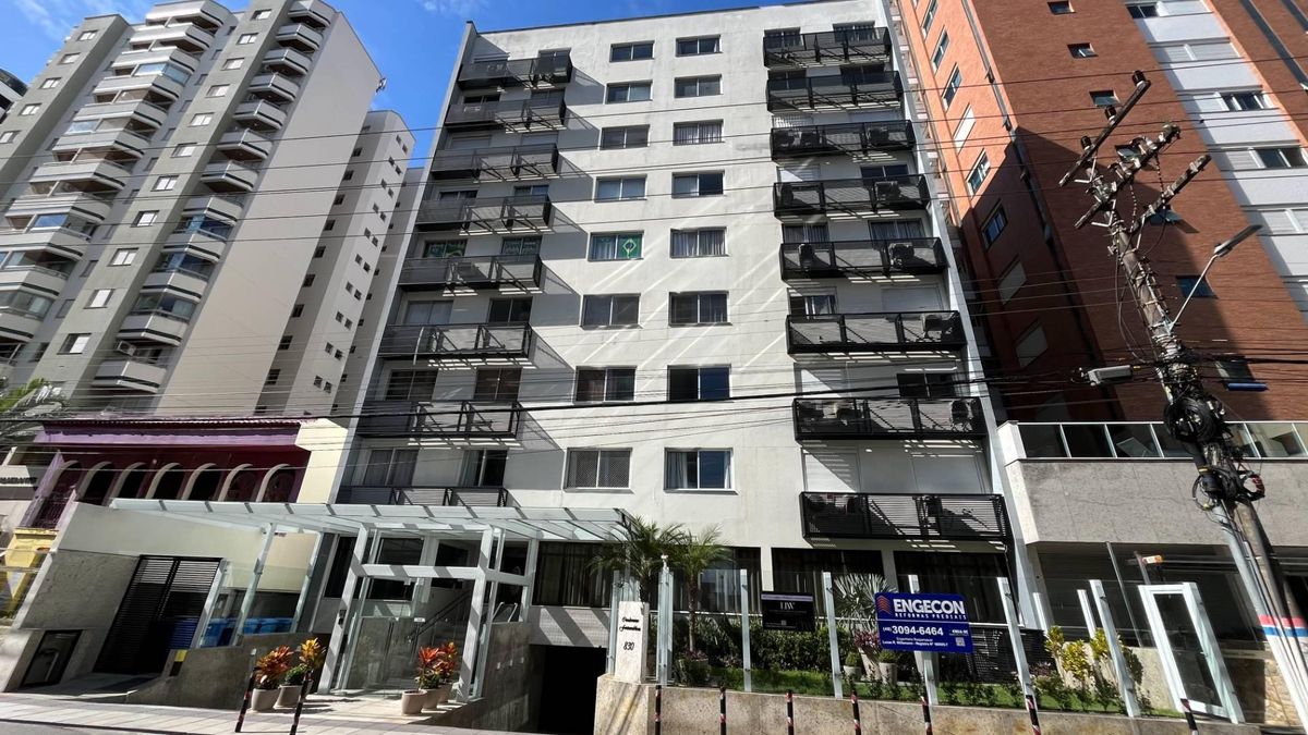 Excelente Apartamento semimobiliado | 2 dormitórios (1 suíte com closet), 80m2 no Centro de Florianópolis² e 1 vaga - Apartamento em Centro, Florianópolis - para locação - Conceito Imóveis