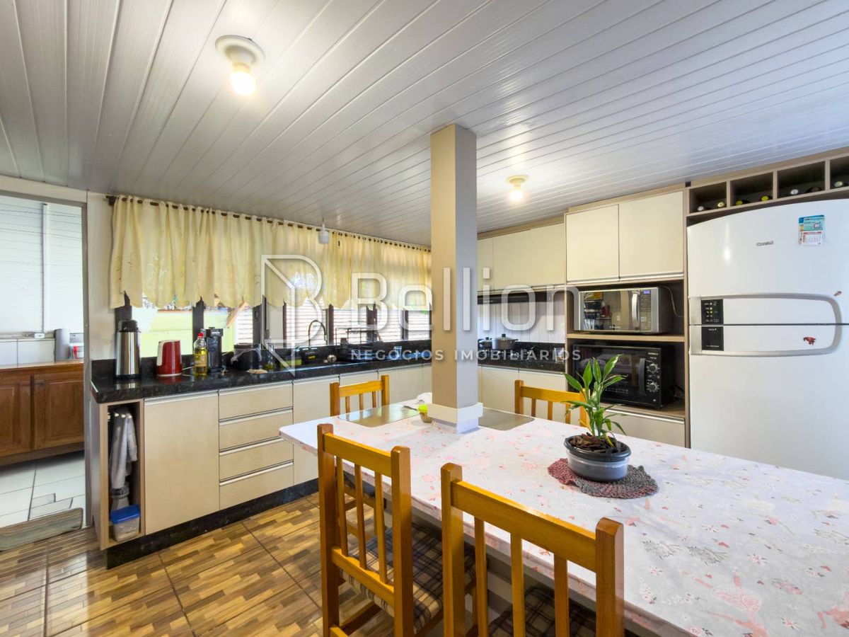 Duas casas em um único terreno: uma excelente oportunidade para morar, investir ou gerar renda!