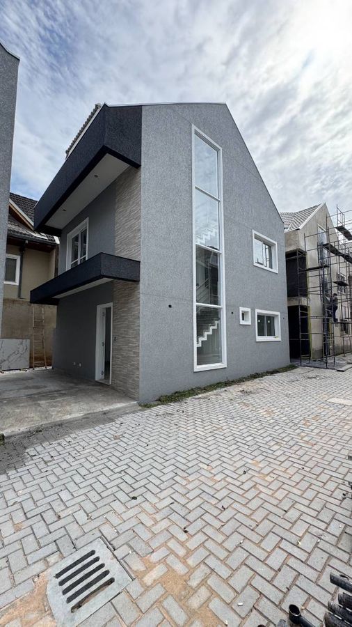 Venda Sobrado com 3 suites no Uberaba em Curitiba Pr