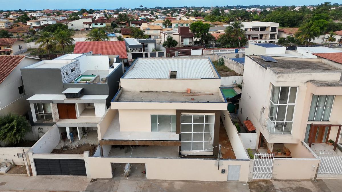 Casa Duplex de Alto Padrão com 4 Quartos e Vista para o Mar em Interlagos – Vila Velha