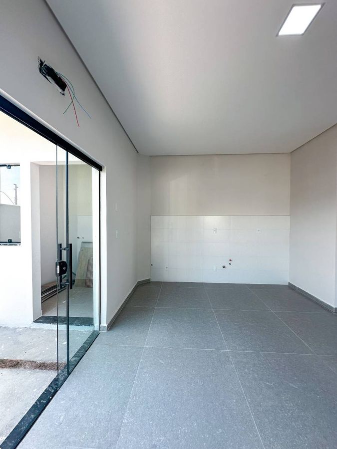 Geminado de Esquina com 1 Suíte + 2 Quartos no bairro Amizade