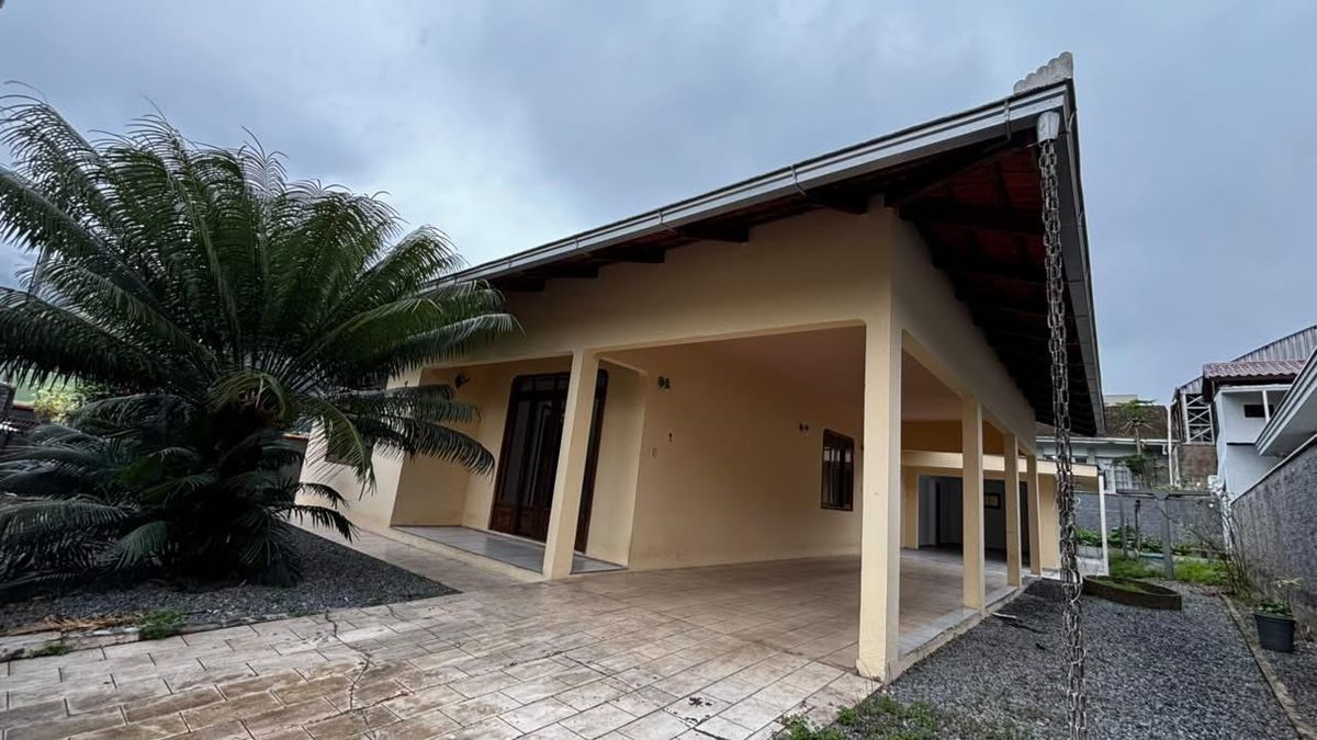 Casa com 4 quartos, Jaraguá Esquerdo - Jaraguá do Sul - Casa em Jaraguá Esquerdo, Jaraguá do Sul - para locação - Imobiliária Piermann